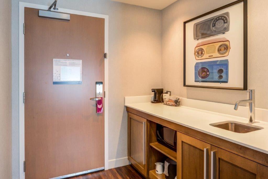 Hampton Inn & Suites Boston/Waltham Kültér fotó