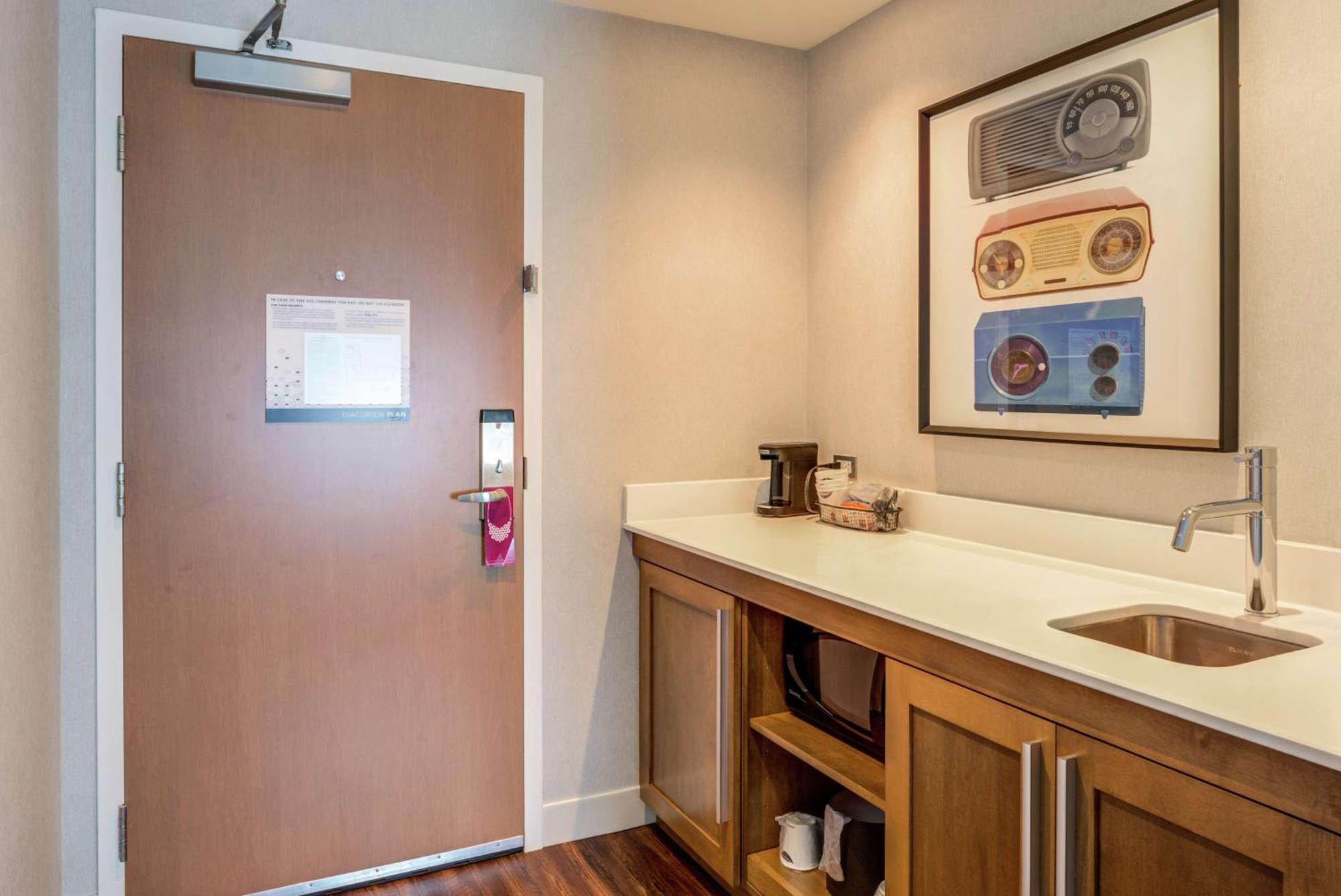 Hampton Inn & Suites Boston/Waltham Kültér fotó